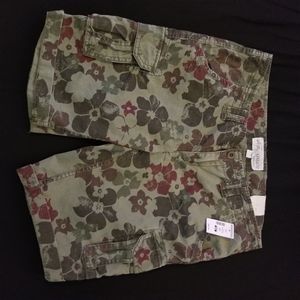 Aeropostale mid length cargo shorts